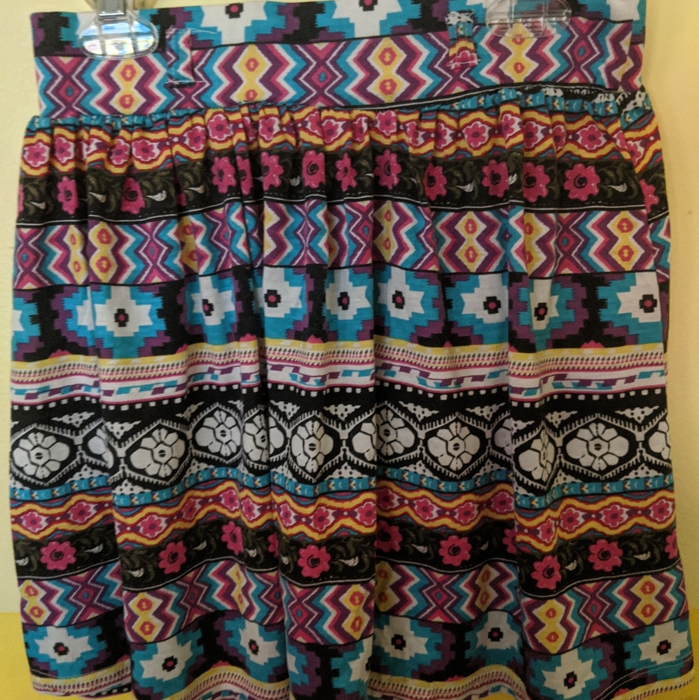 Multicolor patterned skirt